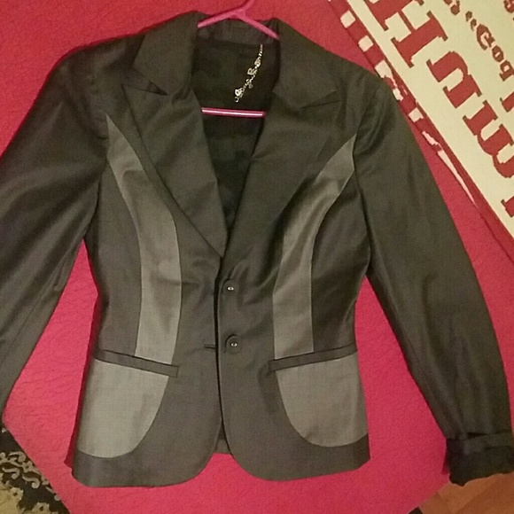 Black and gray blazer