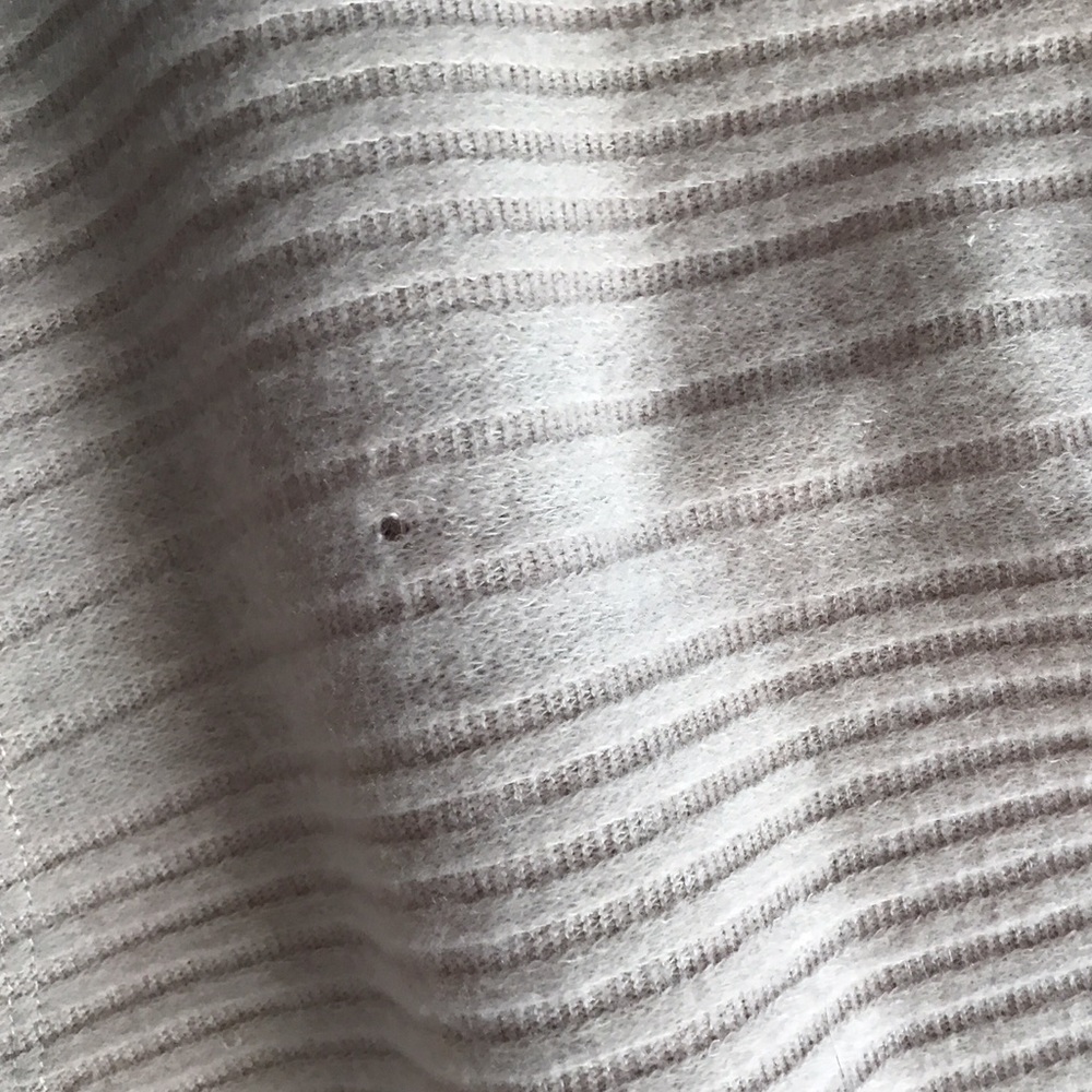 SALE🎉 Soft Cowlneck Sweater Tunic - Small Defect - Picture 4 of 4