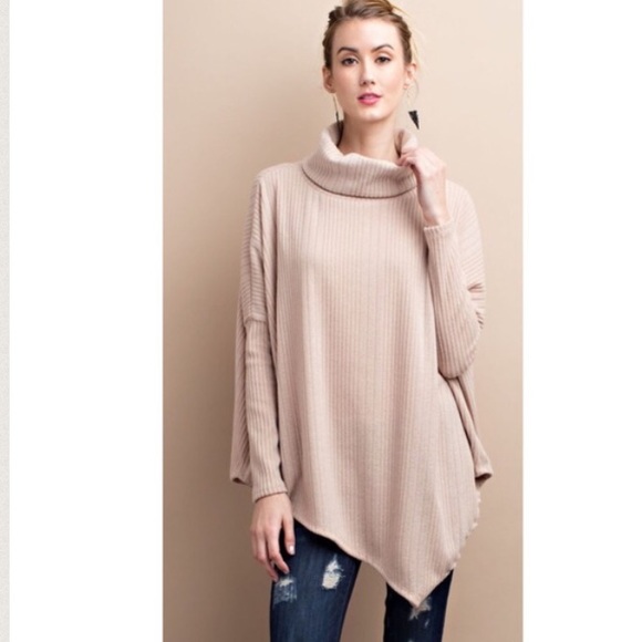 SALE🎉 Soft Cowlneck Sweater Tunic - Small Defect - Picture 3 of 4