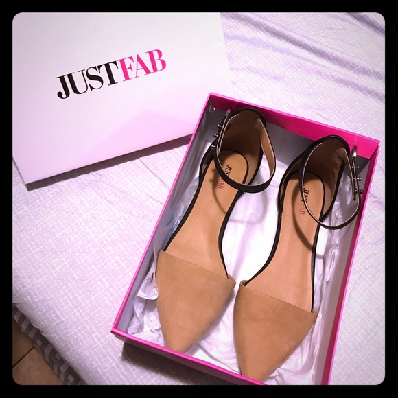 Sale!!! Tan and black flats