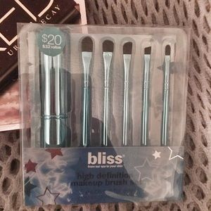 BLISS Make-up brushes for the eyes