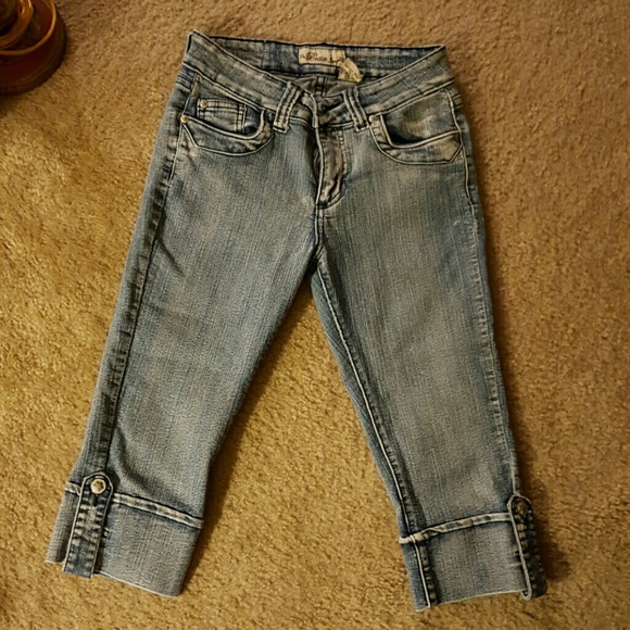 Capri's - Picture 3 of 4