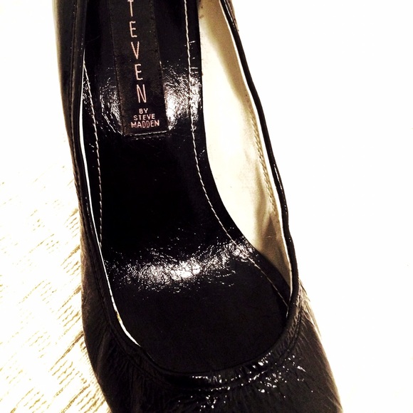 SOLD - Steve Madden Patent Leather Pumps - Picture 3 of 4