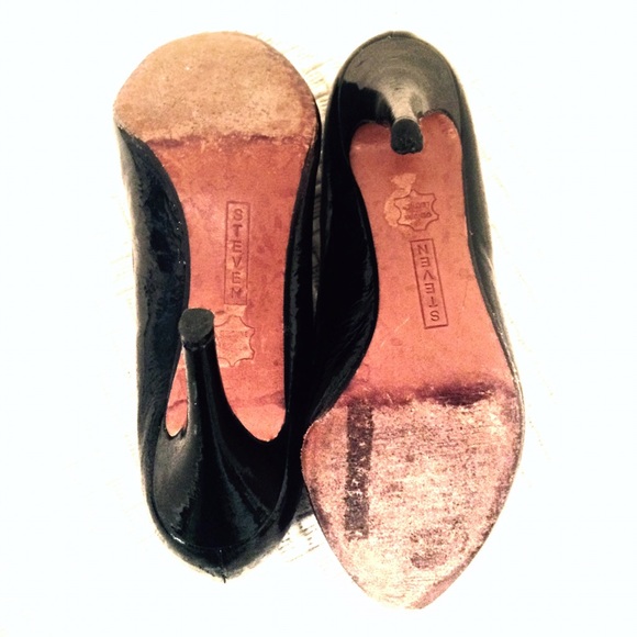 SOLD - Steve Madden Patent Leather Pumps - Picture 4 of 4