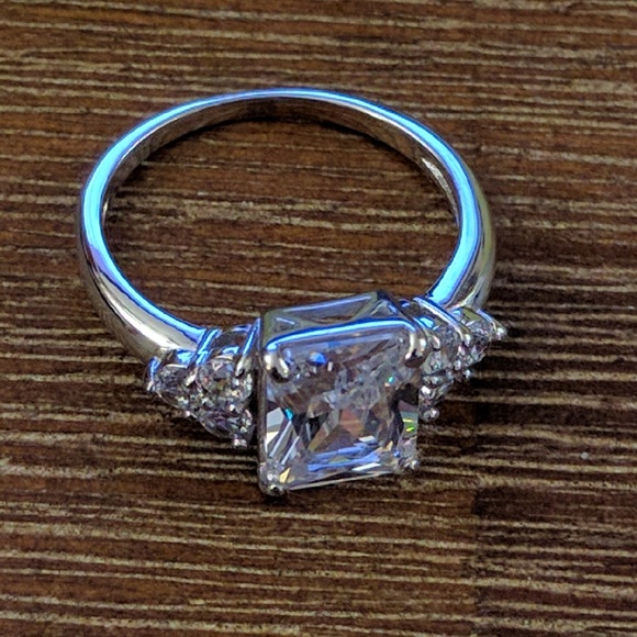 Cocktail Ring Platinum Plated .925 Silver Size 9