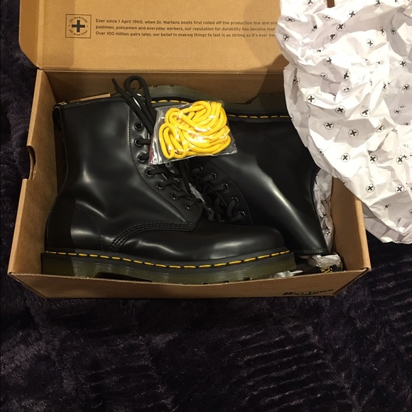 Brand new Dr. Martens 1460 Smooth in black size 8