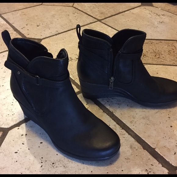 BRAND NEW UGG BOOTIES