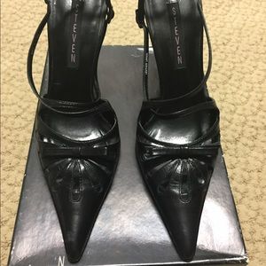 Steve Madden black leather strapped Heal