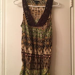 Multicolor shirt w/Crocheted neckline. Size medium