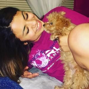 Meet your Posher, Alejandra