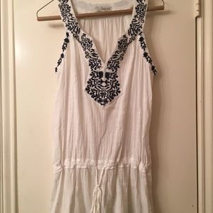 Cute white shirt with pretty blue stitching size M