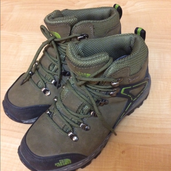 NORTH FACE TREKKING / HIKING BOOTS