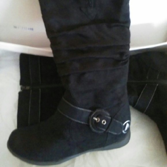 AirWalk black suede boots
