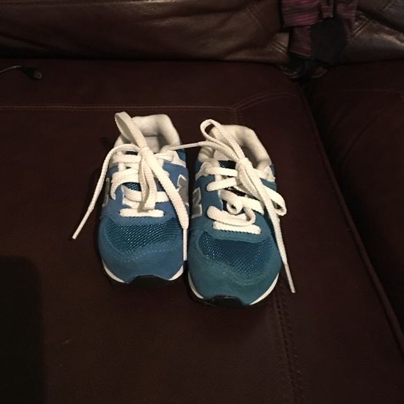 New balance - Picture 1 of 3