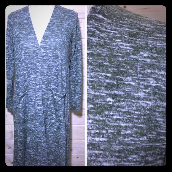 Fabulous Sarah sweater by LuLaRoe! - Picture 1 of 4