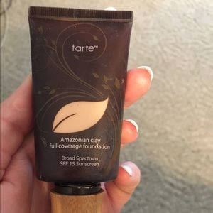 Amazonian Clay Foundation Fairly Light Beige