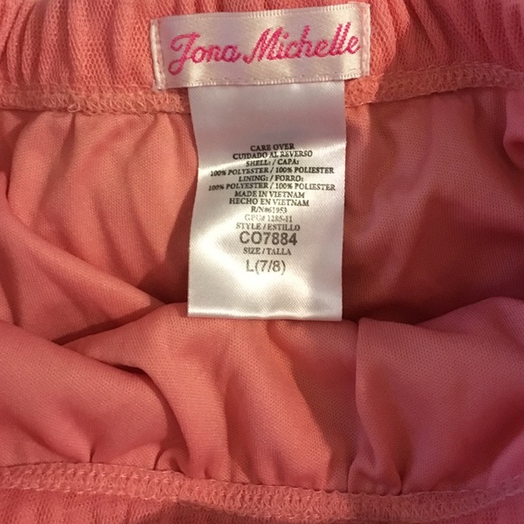 Tulle skirt fun for Spring gatherings - Picture 4 of 4