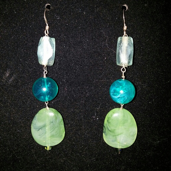 Green semi-prescious stone earrings