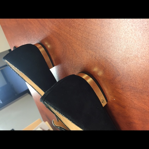 SOLD-Tory burch flats - Picture 2 of 4