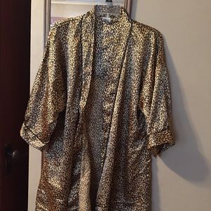 Silk cheetah robe Lg