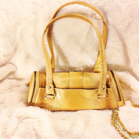 NWOT KATHY VAN ZEELAND Faux leather barrel bag - Picture 2 of 4