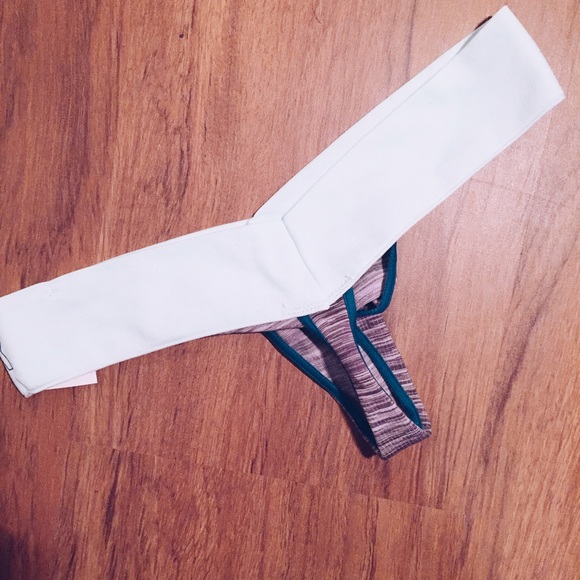 SOLD💕VS PINK Seamless Thong💕 - Picture 2 of 4