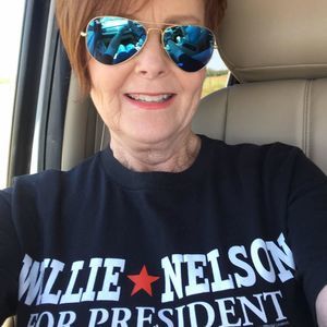 Meet your Posher, Holly