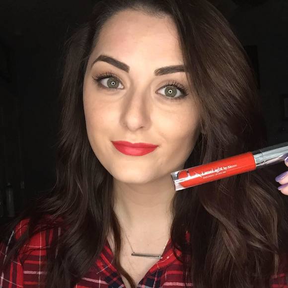 Meet your Posher, Christina - Picture 1 of 1