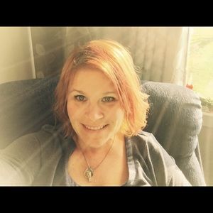 Meet your Posher, Dena