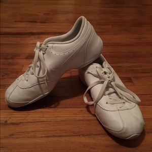 Nike cheer shoes