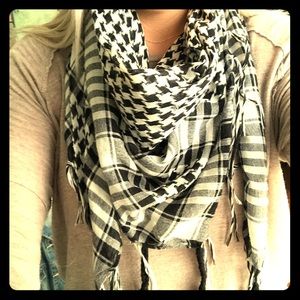 Black & white checkered scarf