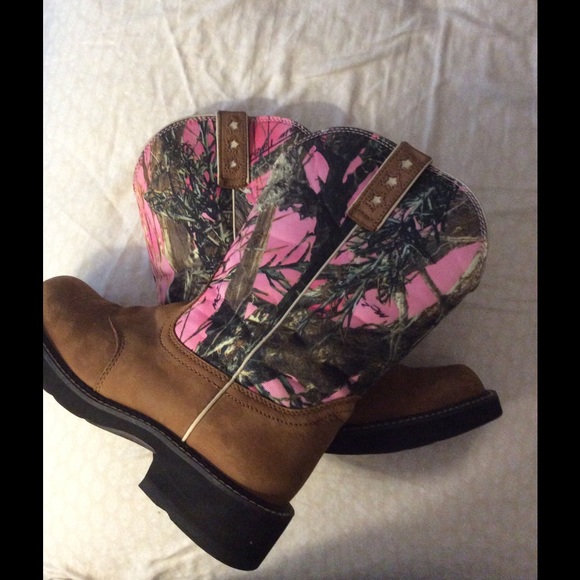 Ariat pink camo boots size 9.5
