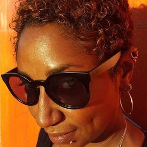 Meet your Posher, Crystal