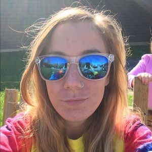 Meet your Posher, Brittney