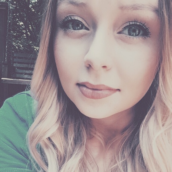 Meet your Posher, Emaleigh