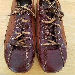 BORN Bowling style Sneaker Oxford size 8