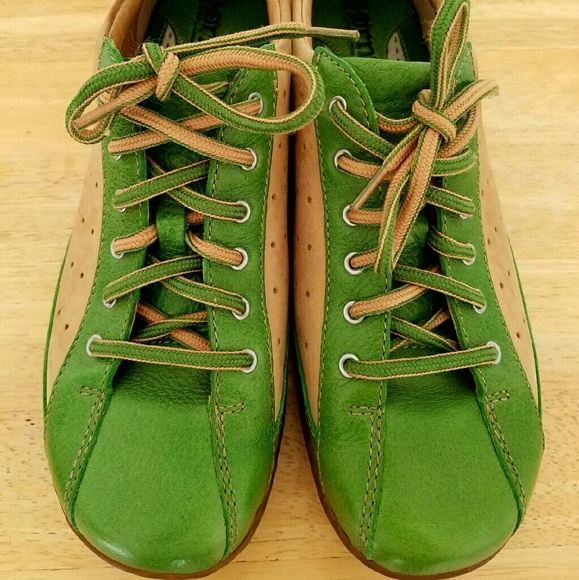 Born Bowling Style Sneaker Oxford Sz 8