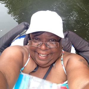 Meet your Posher, Yvette