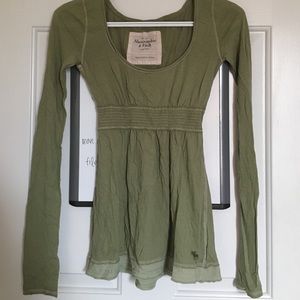 Light long sleeve top