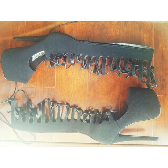 SIZE 6 KNEE HIGH LACE UPS