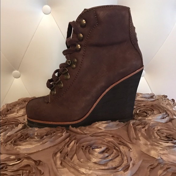 Wedge boots