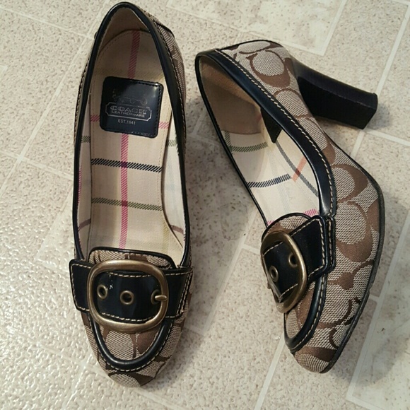 Coach pumps