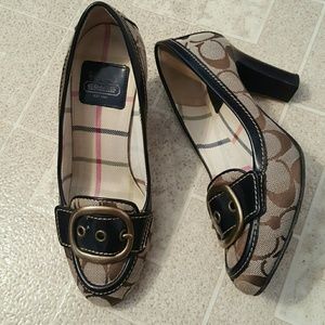 Coach pumps