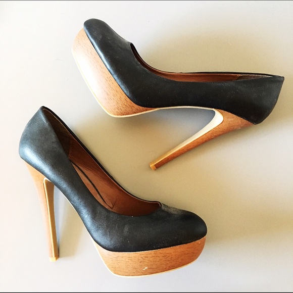 NWOT Faux Leather Pumps