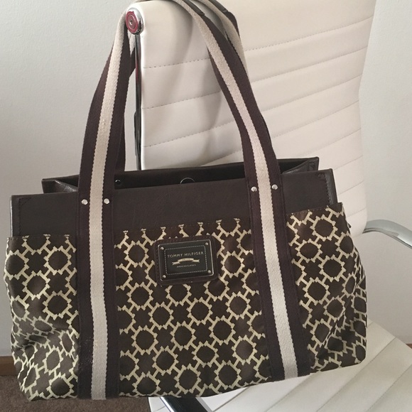Like new with original tags Tommy Hilfigure Purse
