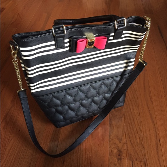 Betsey Johnson Handbags - ⚡️Flash Sale⚡️Betsey Johnson tote