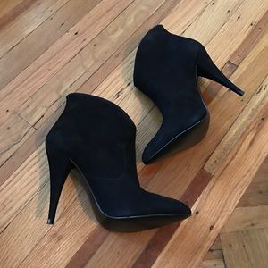 Steven by Steve Madden Kinx black booties