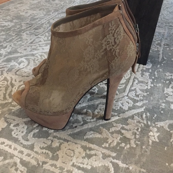 Heels - Picture 3 of 3