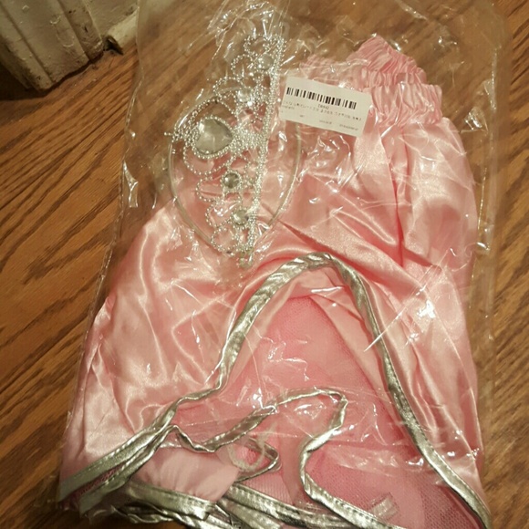 Skirt with crown