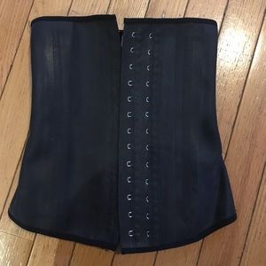 Ann chery waist clincher